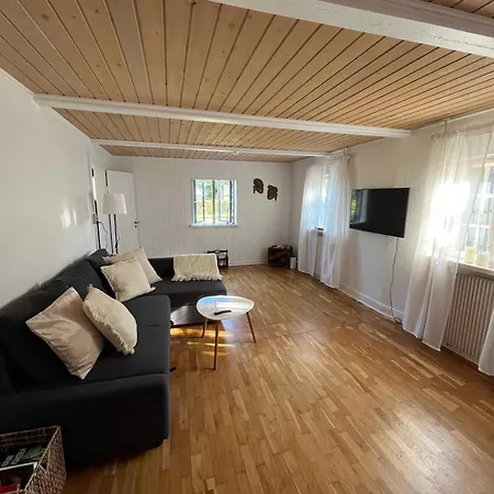 Charming House With Beautiful Views Дом отдыха