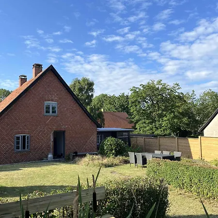 Semesterbostad Charming House With Beautiful Views