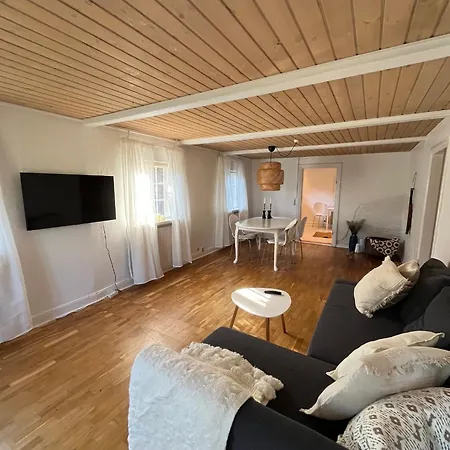 Semesterbostad Charming House With Beautiful Views